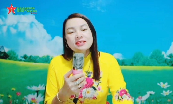 Cô giáo mầm non ngâm thơ tặng các tuyển thủ xe tăng